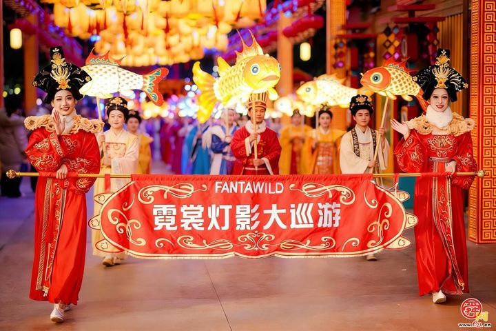 济南方特“新春灯会”启幕，千灯映春开启马年欢乐篇章