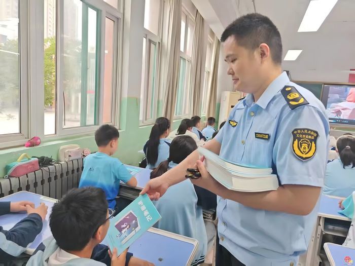 章丘区：“绿书签”进校园，共护未成年人健康成长