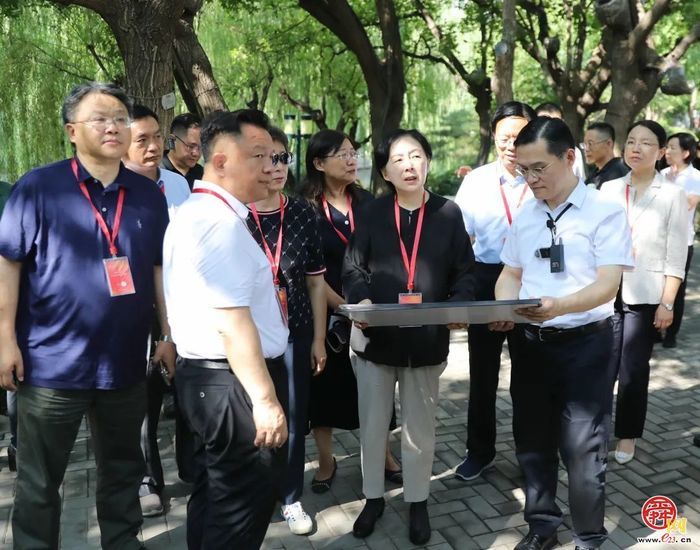 市政协围绕“绿地开放共享”开展现场商量 雷杰参加活动