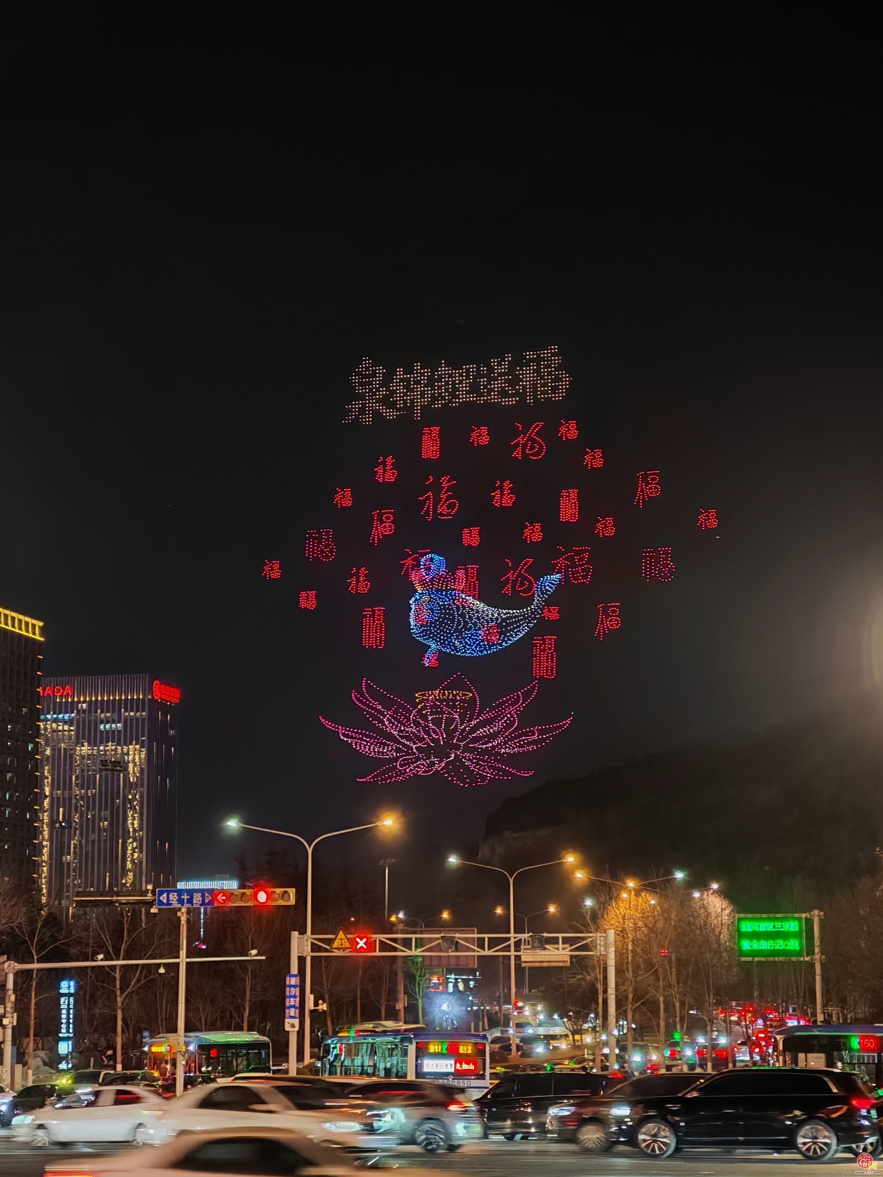 “泉”在济南过大年｜诗词贺大年，科技耀低空——2000架无人机秀点亮泉城新春夜