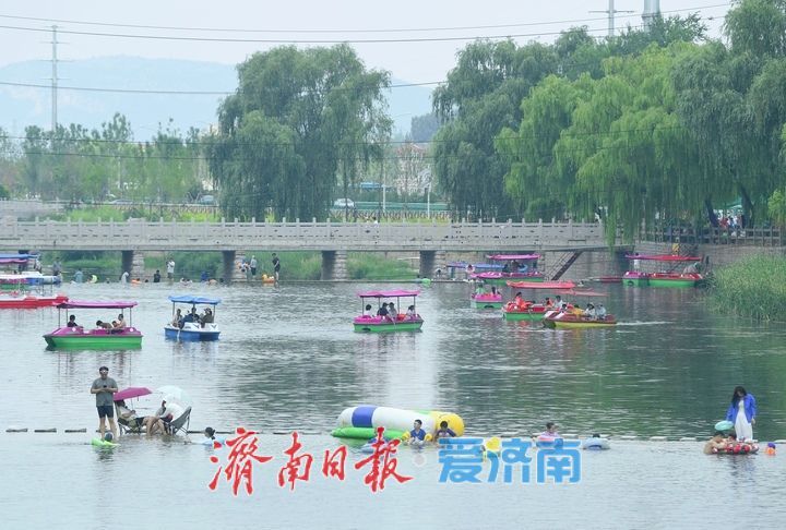 一年四季 泉在济南丨高温来袭，泉城市民“门牙”戏水享清凉