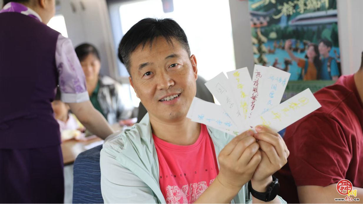 美好旅途“粽”享端午 高铁旅客沉浸式体验传统佳节