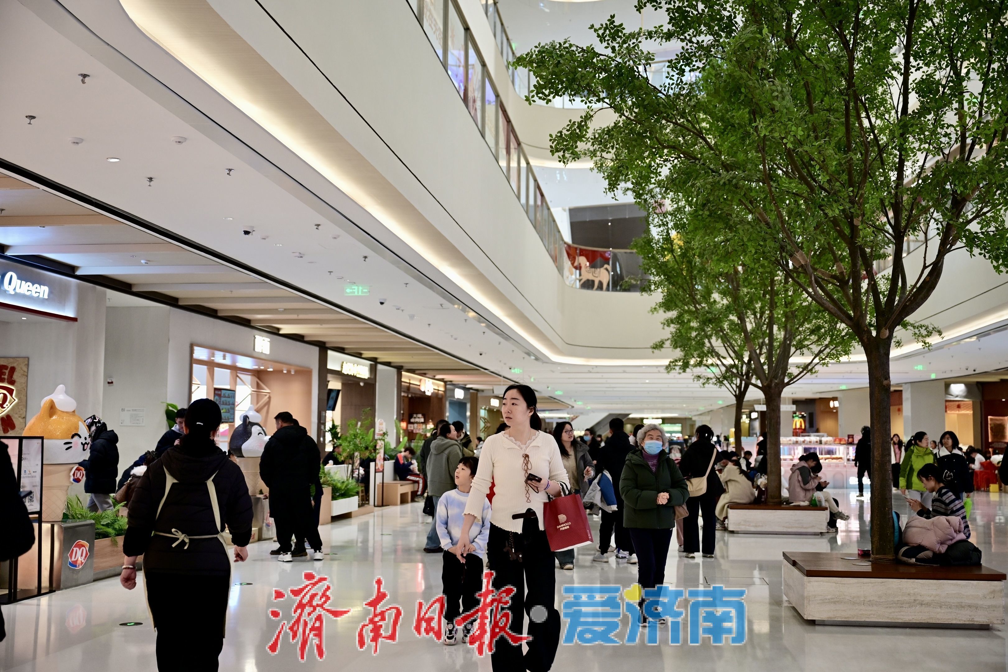 济南龙湖天街年味浓 银座超市新春促销人气旺