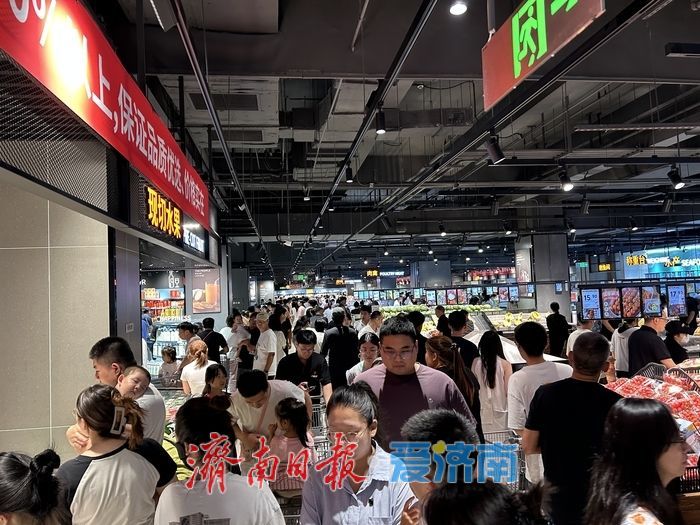 济南永辉“学胖”升级，掀起购物新风潮