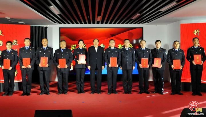 济南交警举办“中国人民警察节”主题活动