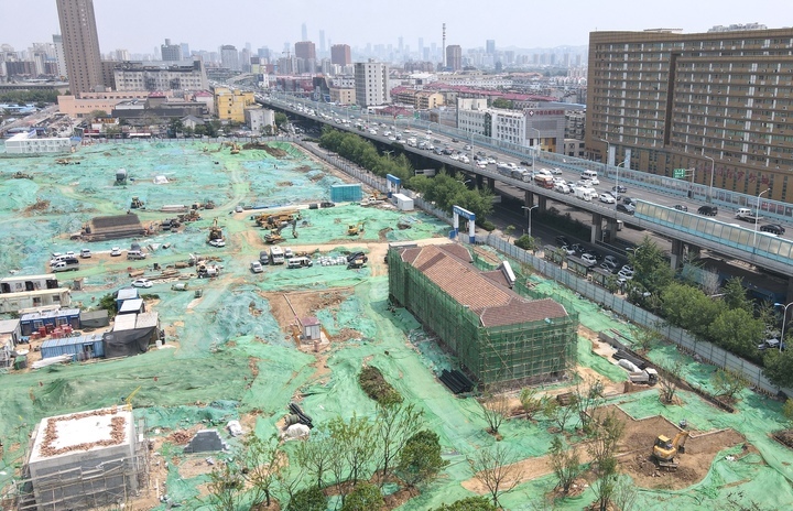 屋瓦重新铺装，“66岁”济南工业遗产建筑保护修缮有新进展