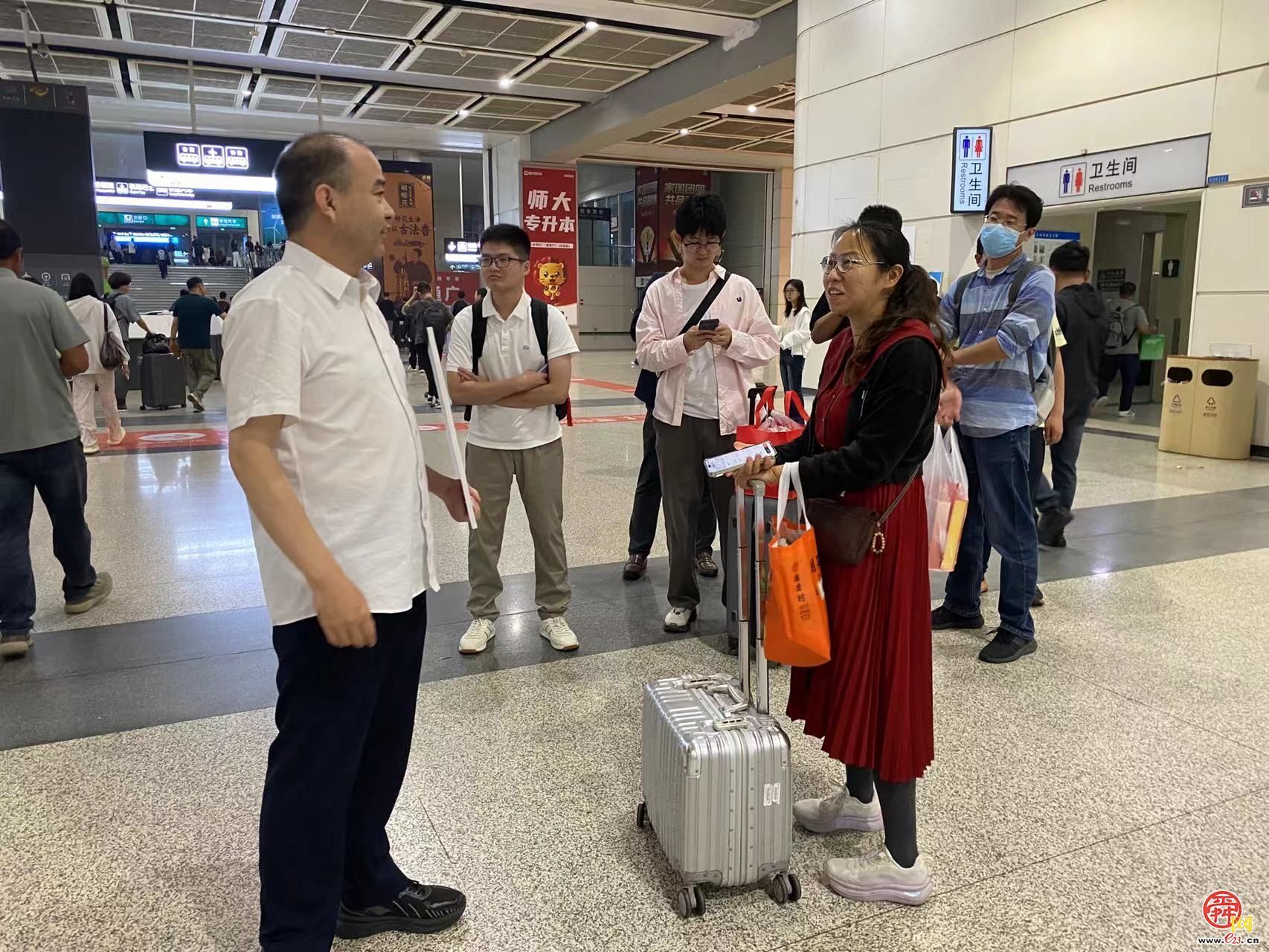 高铁不到站 公交不收车｜济南公交全力保障中秋假期凌晨抵济旅客出行