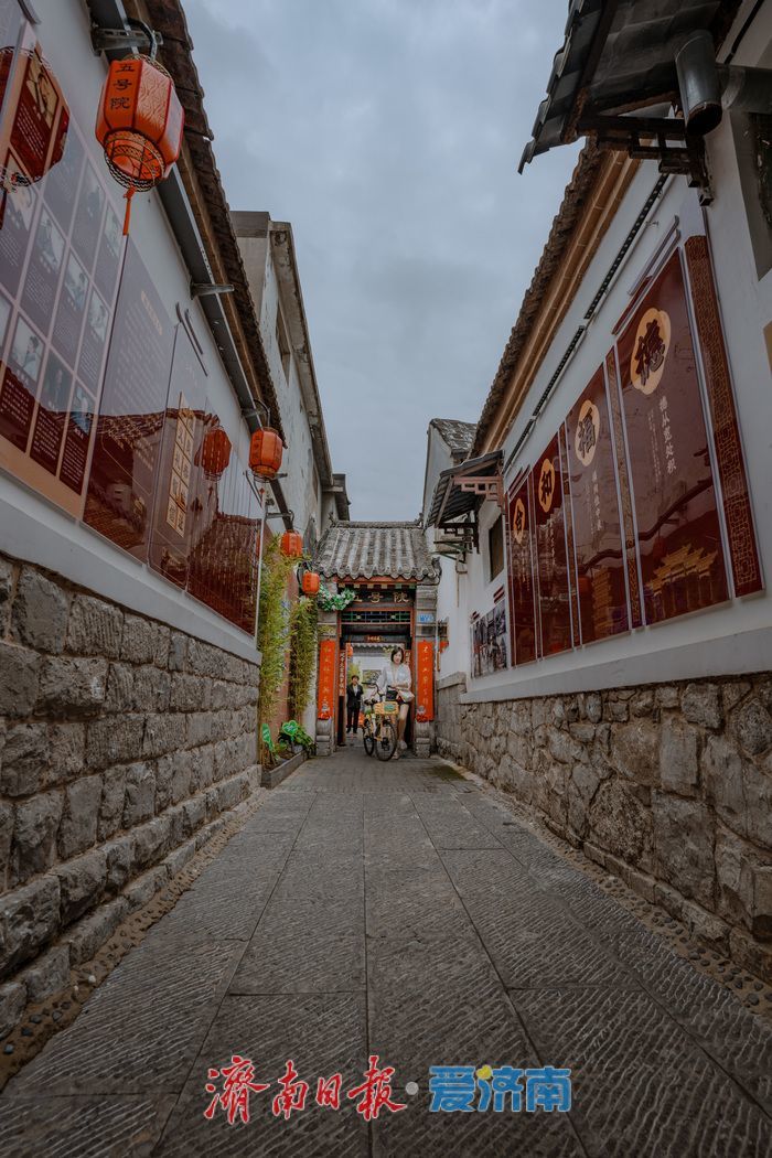 一年四季 泉在济南丨汉服漫游古巷 泉城老街韵味“出圈”