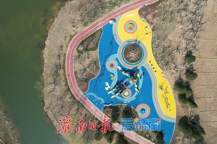 河畔公园绽放生态活力