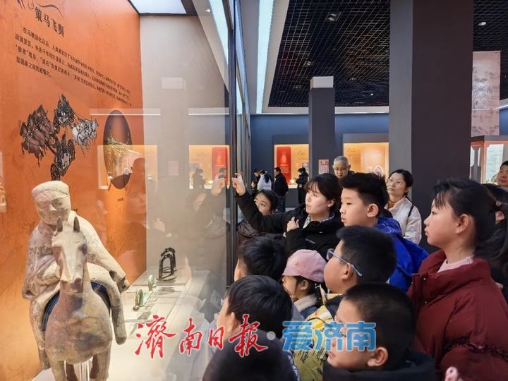 “泉”在济南过大年丨观骐骥文物 嵌匠心螺钿——济南市博物馆开展非遗主题体验活动