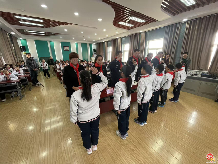 多维普法暖民心 市中区司法局陡沟司法所积极开展形式多样的宪法宣传周活动