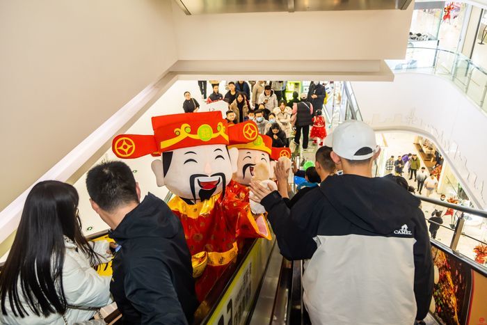 假期客流突破270万、营业收入近1.7亿元 槐荫假日经济人气旺 市场兴