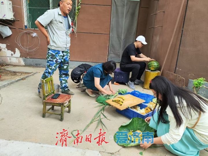 一年四季 泉在济南丨端午节，济南动物园的动物们吃粽子啦