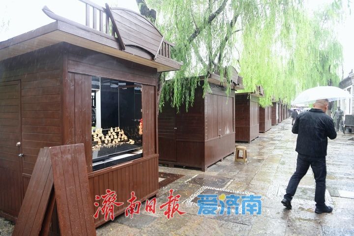 品茶观景、邂逅江南韵味，市民百花洲畔“尝鲜”仿古画舫