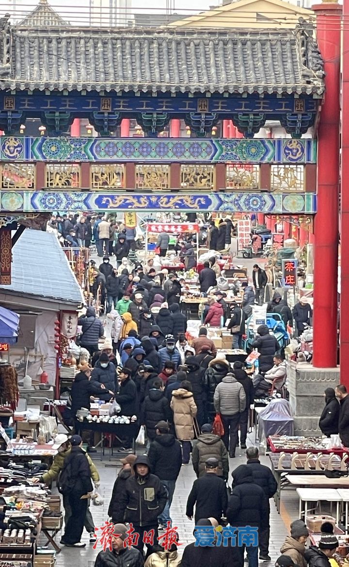 一年四季 泉在济南丨文化市场市民淘宝年味渐浓