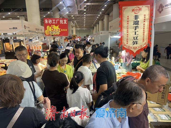 雅韵涌动人气旺 第二届中国北方（济南）传统文化用品博览会现场盛况直击