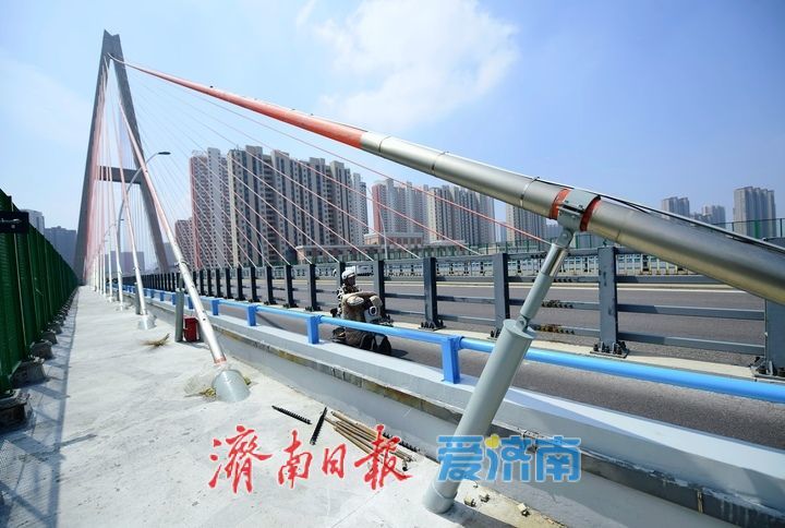 济南“22岁”高架桥阻尼器全部换新