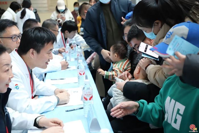 别人的午休，他的“铅衣时刻”