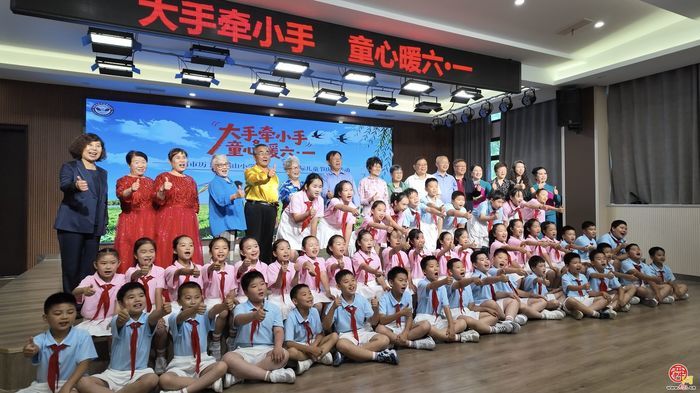 大手牵小手，济南市历下区燕山小学孩子们的儿童节这样温暖度过~