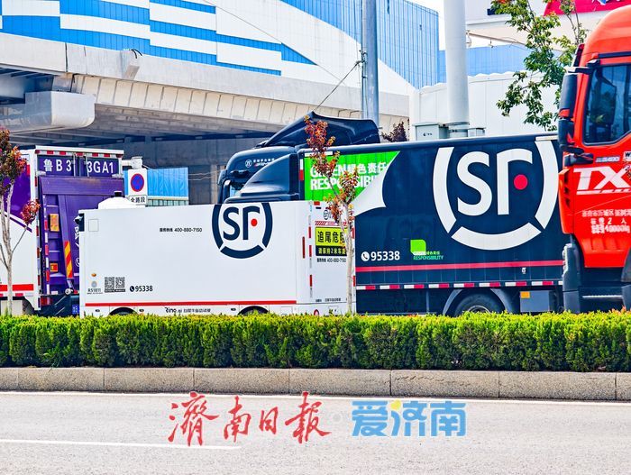 “白胖科技小哥”上岗！顺丰无人车驰骋街头，24小时不间断送快件