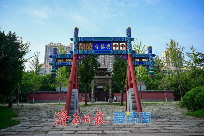 古韵兴福寺：城市西隅的宁静守望