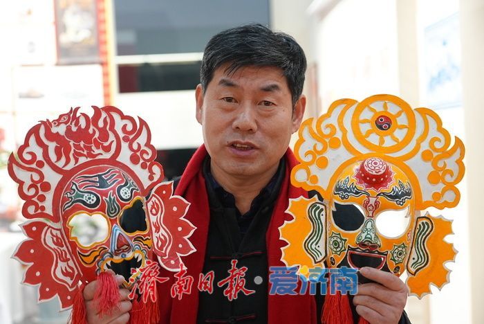 马年侯氏社火脸谱非遗亮相生肖展受热捧