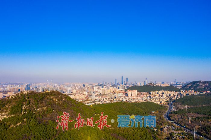 千佛山巅览泉城：初冬时节邂逅济南最美天际线