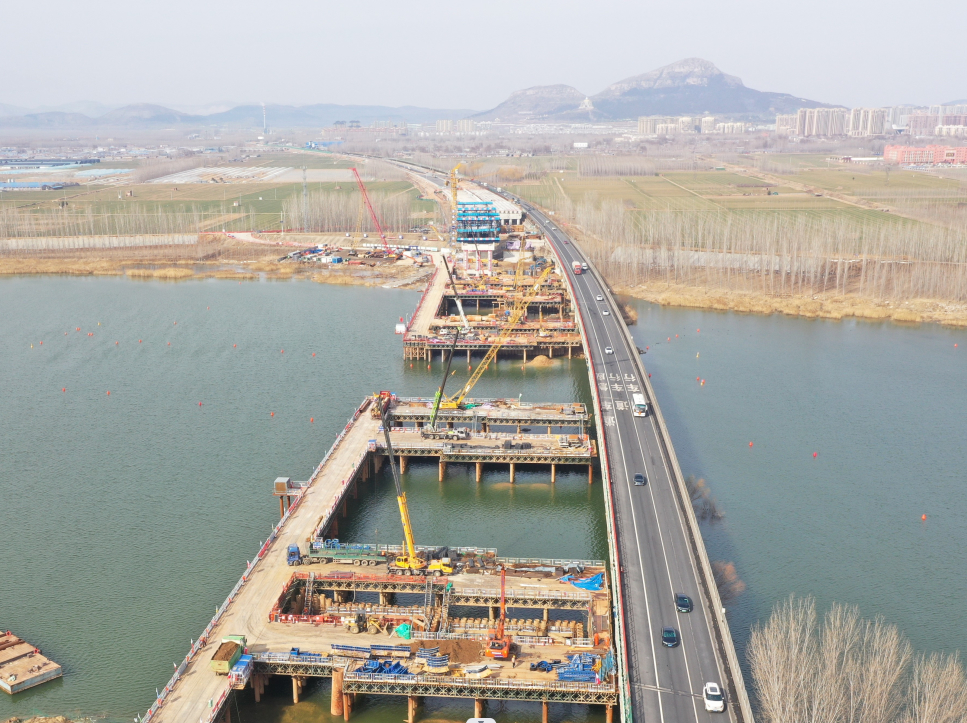 项目强省会丨积极实施“四改八”，济菏高速改扩建年底前实现双向通车