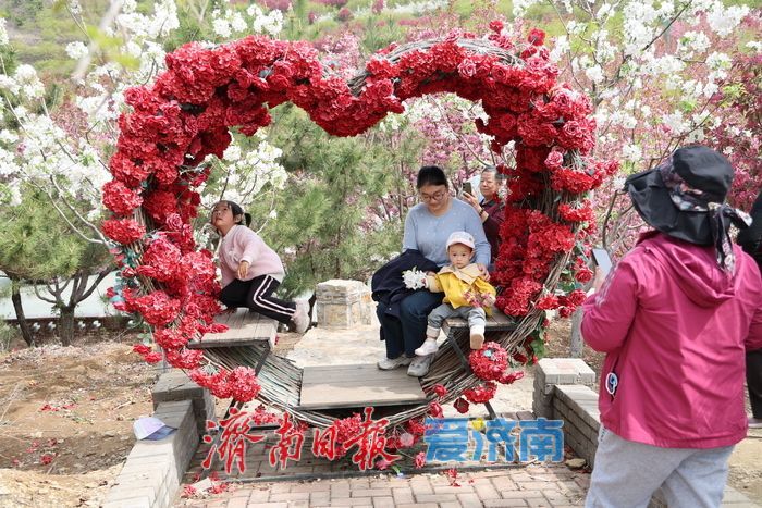 千亩海棠盛放寄母山 赏花经济激活乡村增收