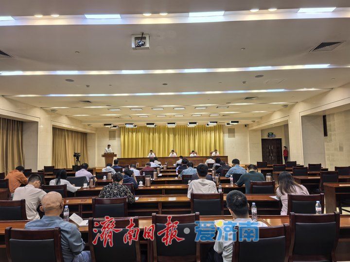全市秋种秋管工作会议召开 杨峰出席并讲话