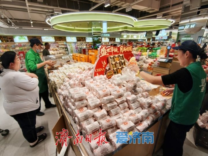 中秋氛围渐浓 济南月饼市场购销两旺
