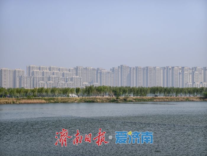 水墨晕染华山湖