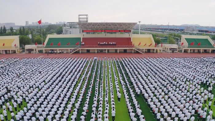 青春砥砺奋进，强国复兴有我！济南外国语学校举行高中部开学典礼