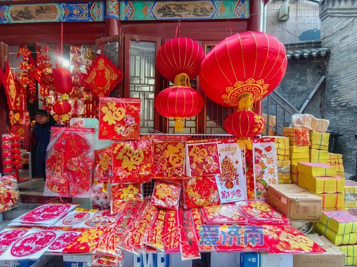 “马”上到！济南街头年味浓，“马”元素商品走俏