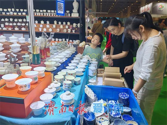 品各地香茗，赏名家茶具 “泉・茶”国际文化艺术周最后一天等您赴约