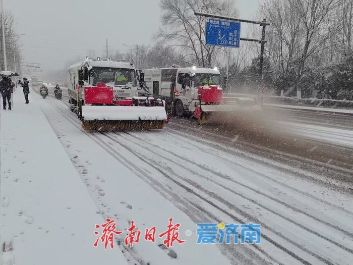出动机械千余车次连夜奋战，历城持续攻坚清雪除冰