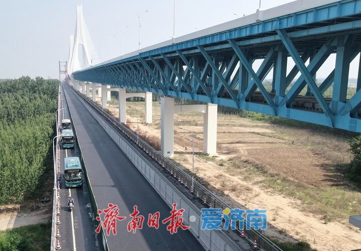 项目强省会｜济南黄河大桥老桥中间两车道沥青摊铺完成，预计本月底结束第二阶段施工
