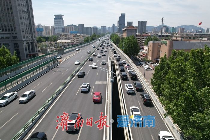 假期首日出城车流攀升，济南二环东路迎出城高峰