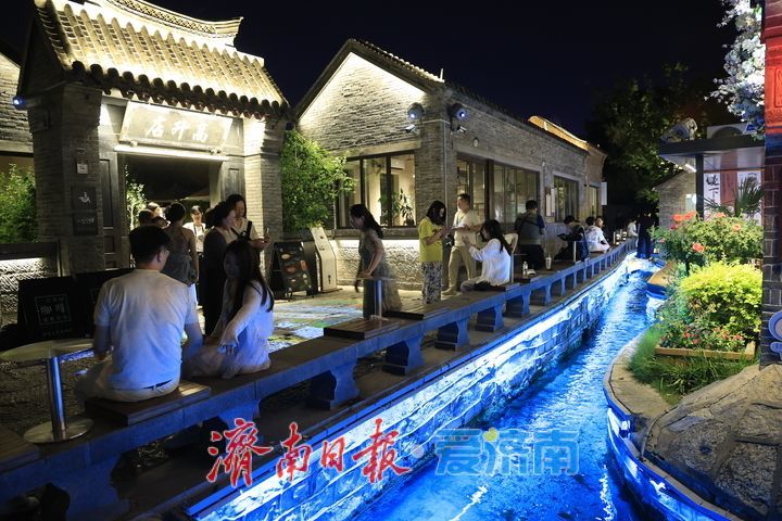 泉灯相映 明府城夜景氛围感拉满