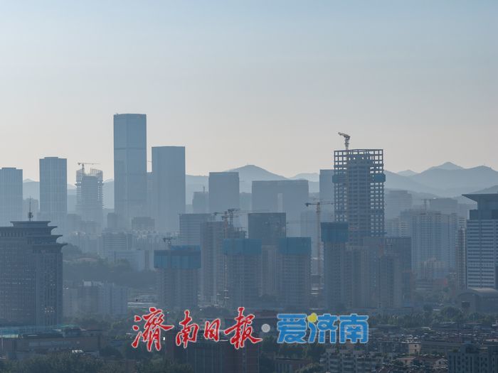 一城秋意，半入丹青