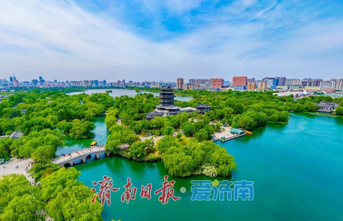 “五一”假期收官日 济南大明湖热度不减 游人醉享泉城盛景