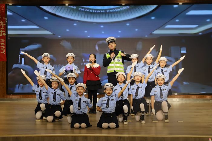 和鸣绽放，启新共悦！济南市历下区燕山小学举行新年联欢会