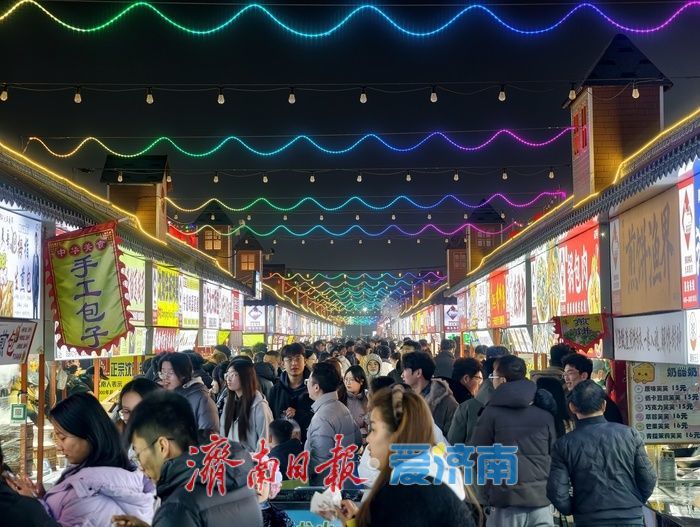 华灯初上，济南环联夜市烟火升腾人气旺