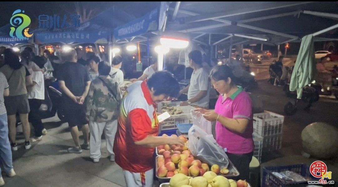 “泉水人家”农特产品好抢手 居民争相尝鲜“扫货”