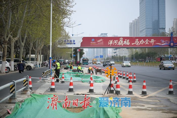 经十路南辛庄站A2口路段启动提升改造 恢复地铁建设前道路原貌