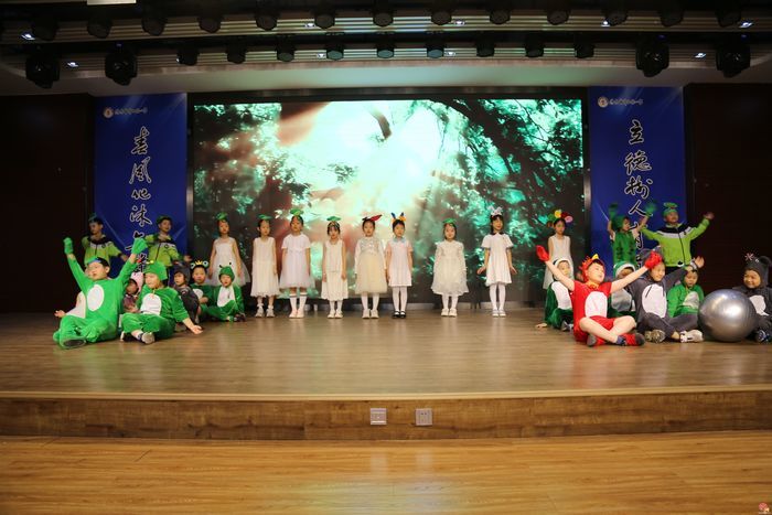 从“整本书”到“整个舞台”：一所小学如何让阅读“活”起来  ——济南市纬二路小学“致格大舞台”整本书阅读展演活动