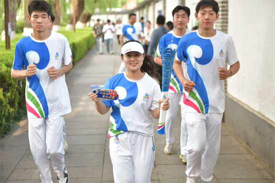 2025济南国际泉水节“泉炬”传递活动完美收官