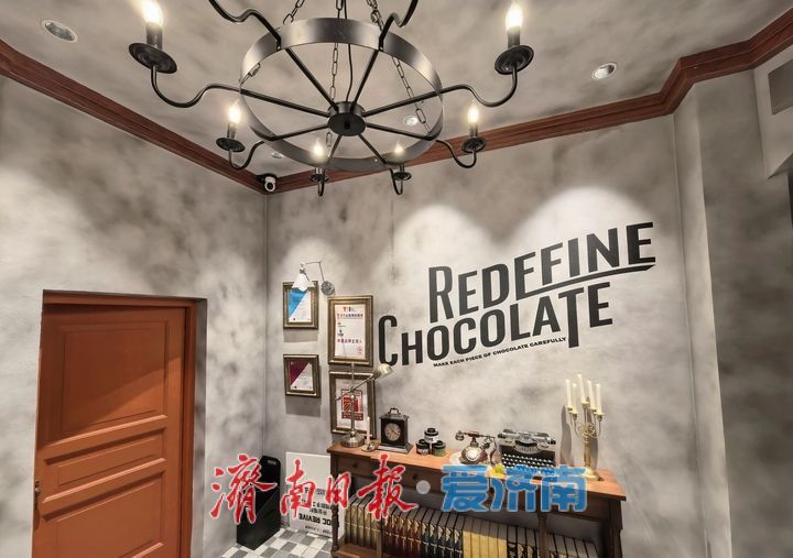 百年老建筑焕新开放，“巧克力”版超然楼引人注目