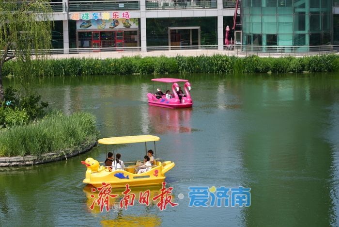 初夏泛舟，市民乐享“水上时光”
