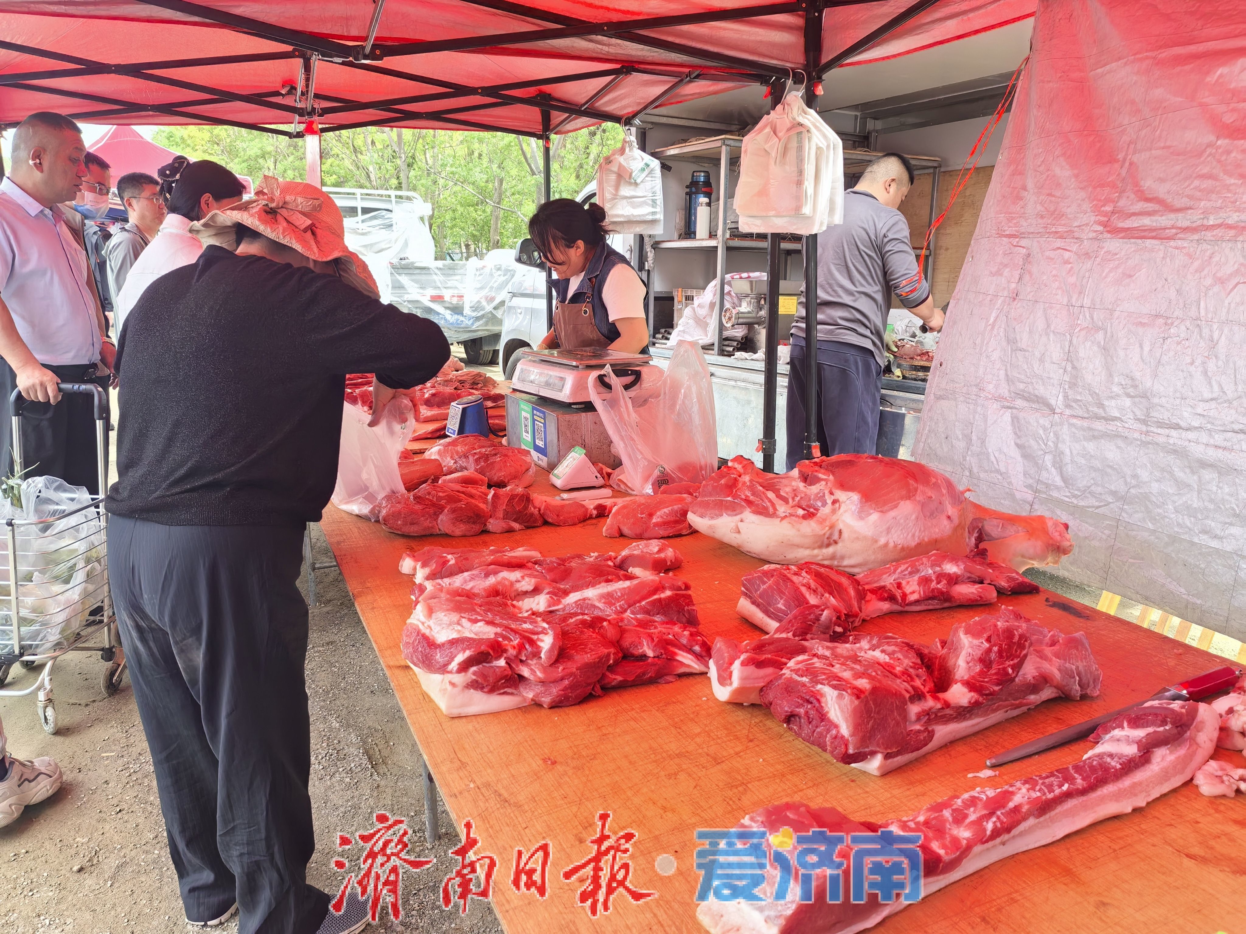 唐冶片区再添便民市集